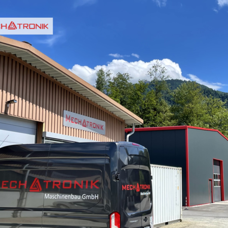Ausblick auf unsere Fabrik mit unserem E-Auto